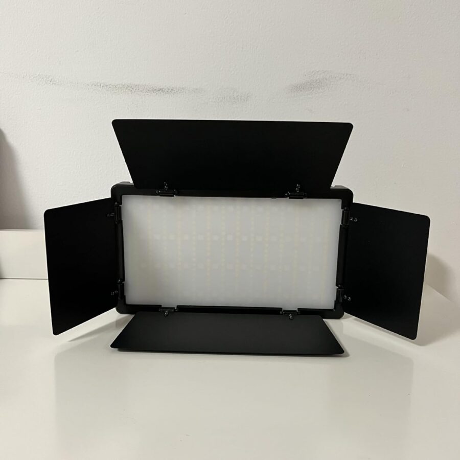 Light Kit Pro LED 800 RGB Video Light - Image 2